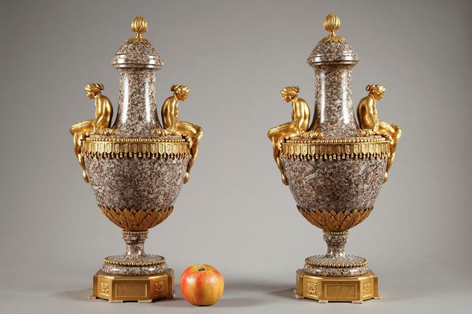 Pair of vases in Ural granite and gilt bronze | MasterArt